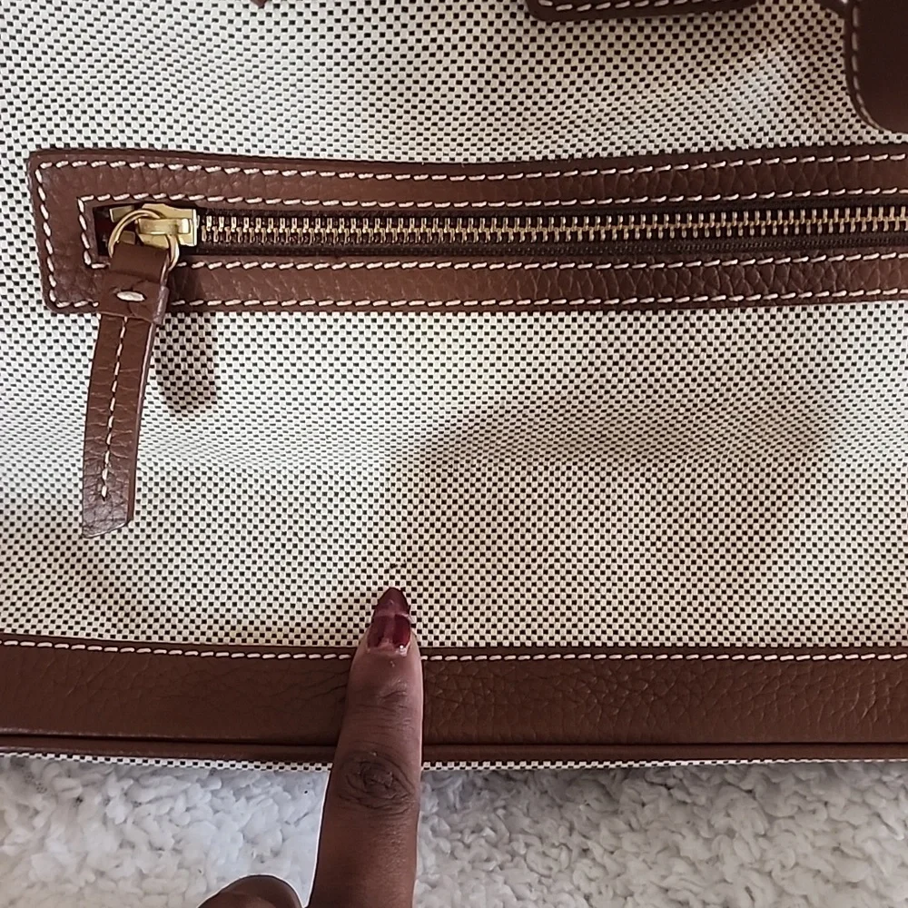 Dooney and Bourke purse - Picture 5 of 6